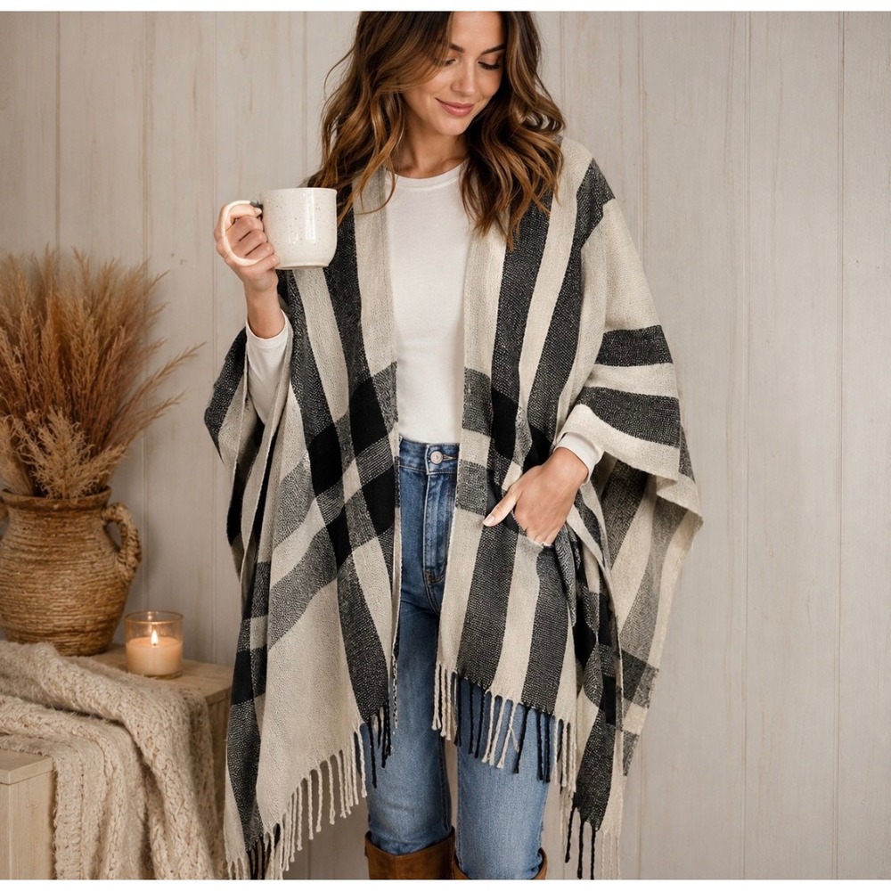 Banana Republic Cashmere Blend Wrap Poncho Shawl OS Cream Black Plaid Fringe